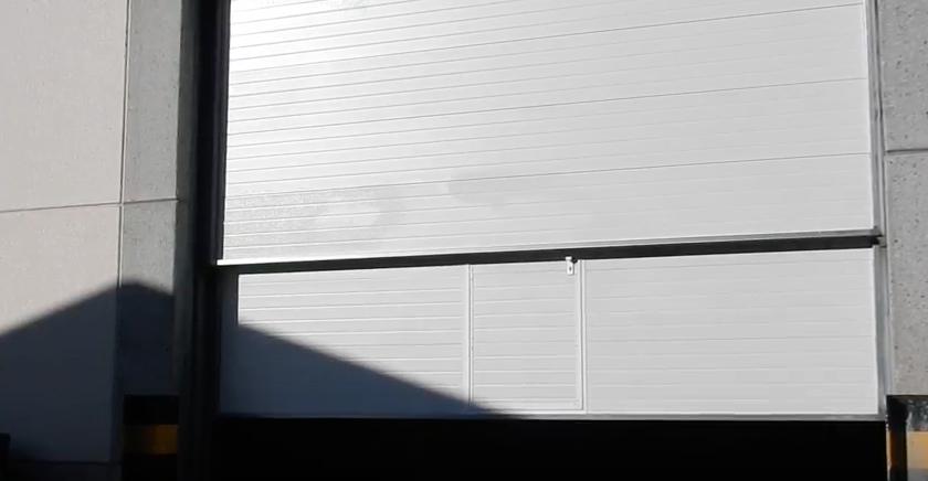 Instalación de una Puerta Guillotina Industrial Automática